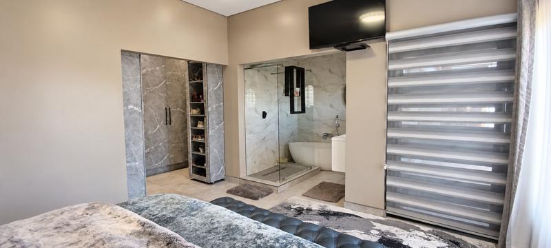5 Bedroom Property for Sale in Middelburg Eastern Cape